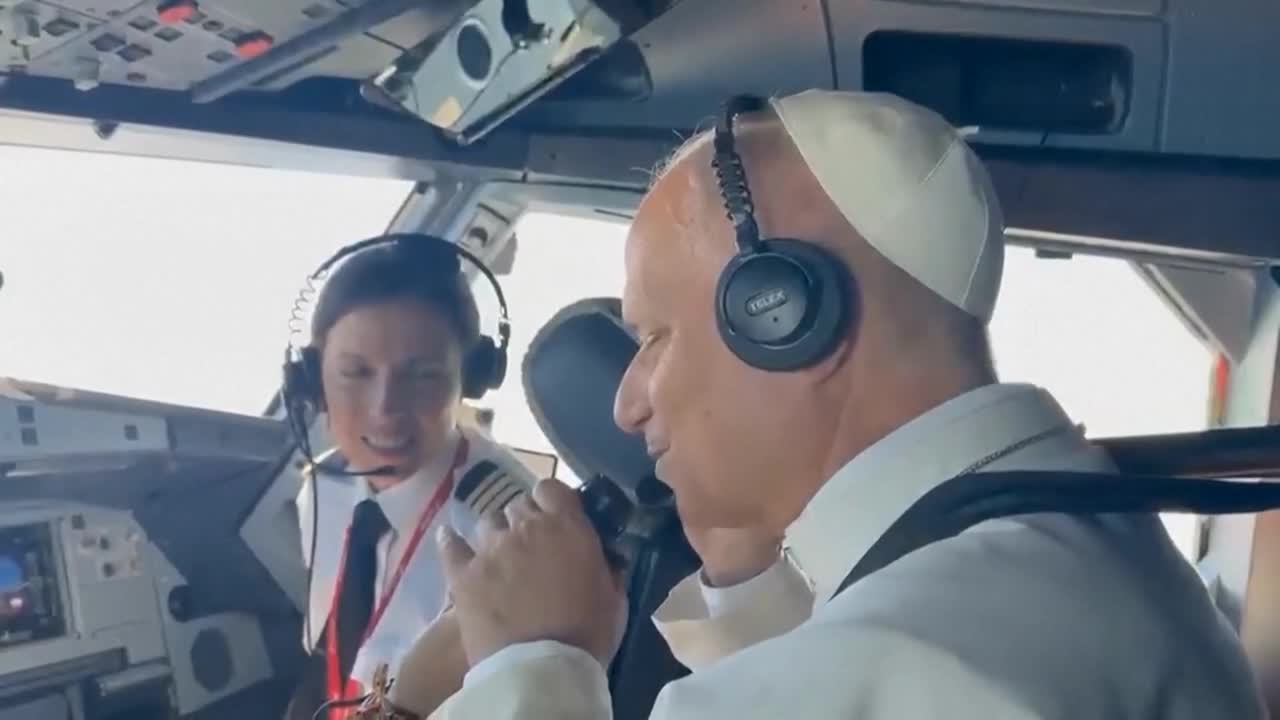 Папа Лъв се присъедини към пилотите в пилотската кабина на полет до Барселона