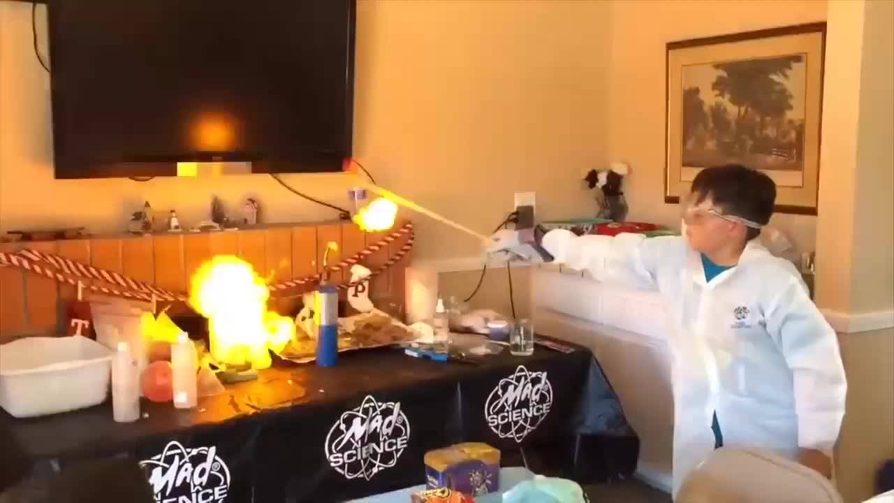 Много смях с луди пиромани!