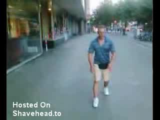 Руснак Прави Опит За Салто На Улицата- Неуспешен Естествено