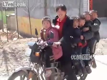 На път към училище в Китай
