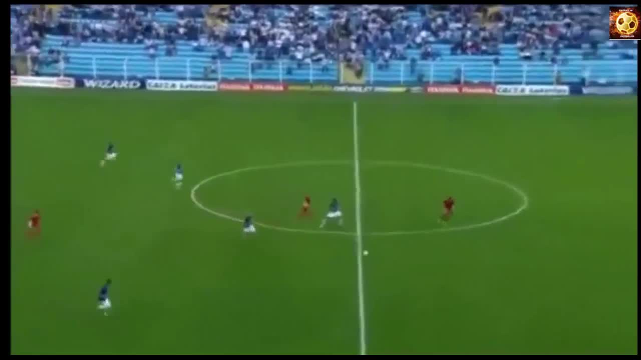Част от най-нелепите автоголове в историята!