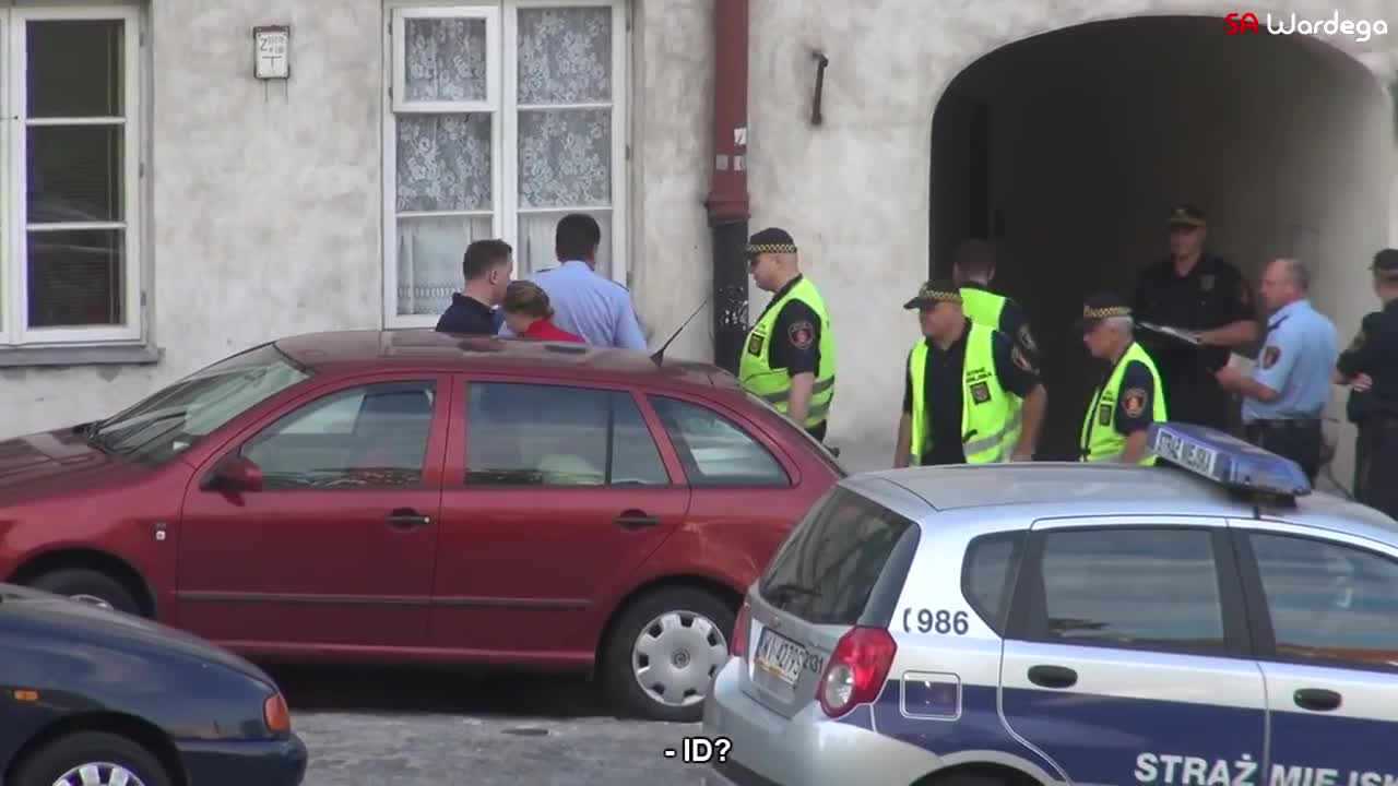 Пич се базика с полицията