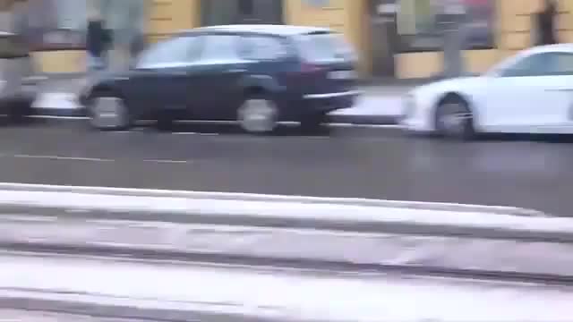 Деца си правят луда гавра с богаташ