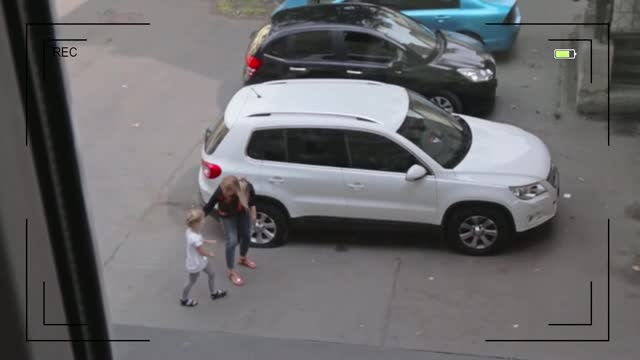 Какво правят жените когато спукат гумата на колата, смях