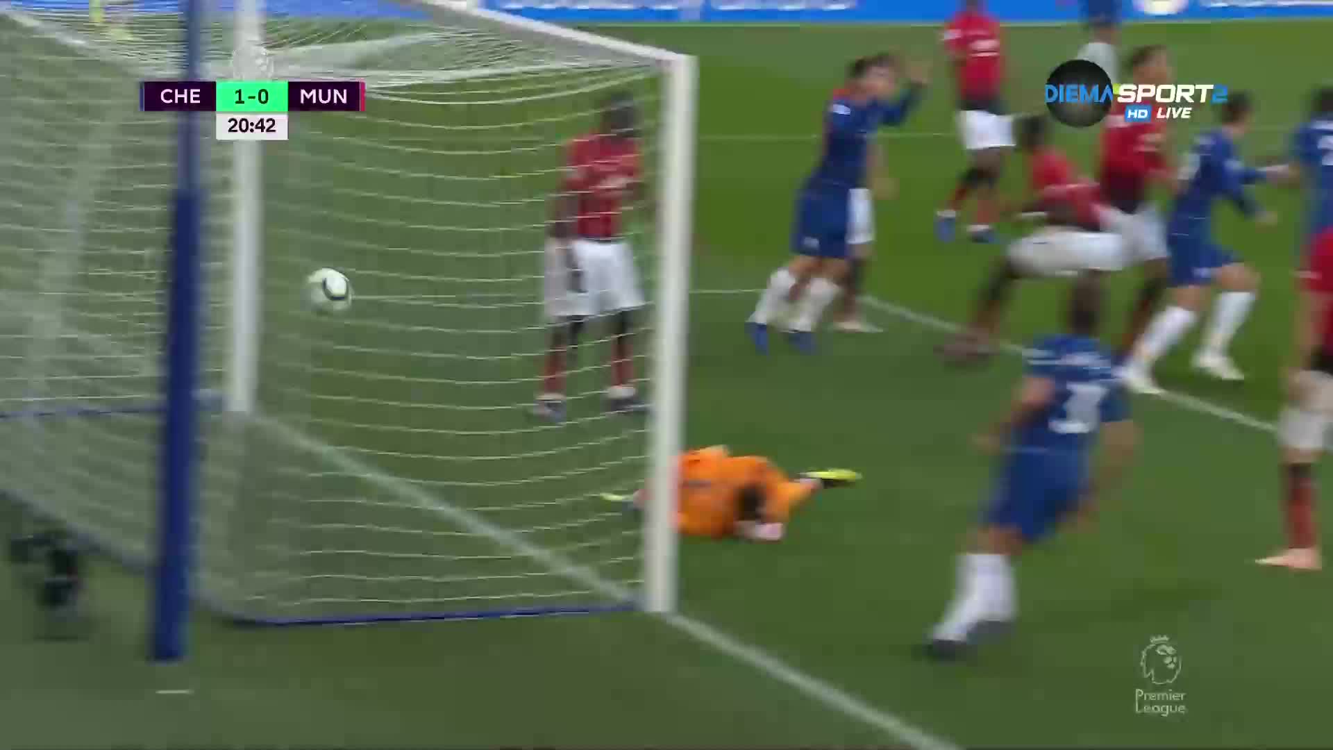 Челси поведе на "червените дяволи"