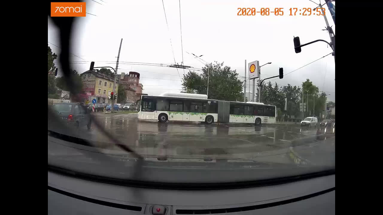 "Моята новина": ПТП автобус и лека кола