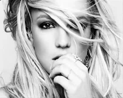 Britney Spears Womanizer Clip