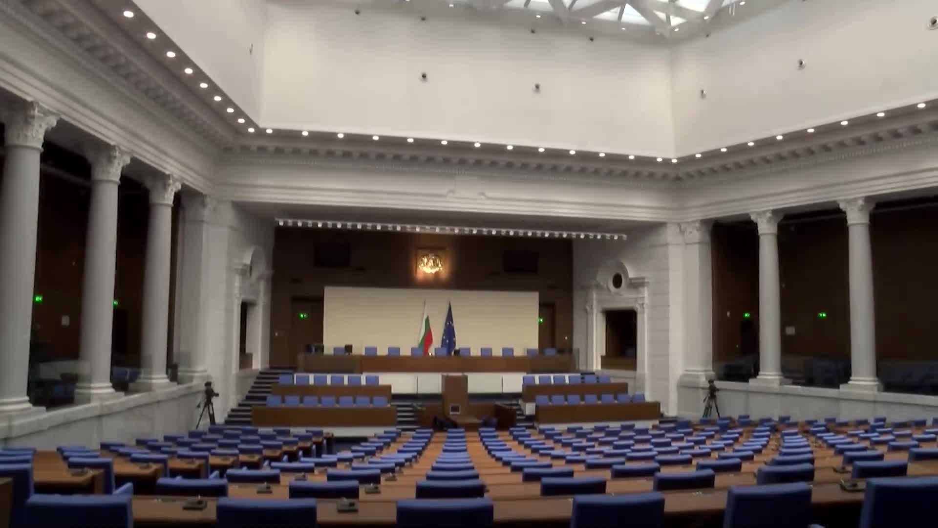 Депутатите се връщат на работа, ще заседават в бившия Партиен дом