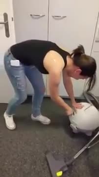 Ето как кифлите се опитват да пуснат прахосмукачка вкъщи!