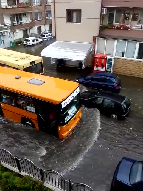Проливен дъжд в Поморие
