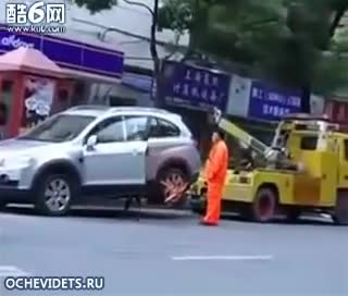 Недоволна жена шофьор си тръгна с'паяка'