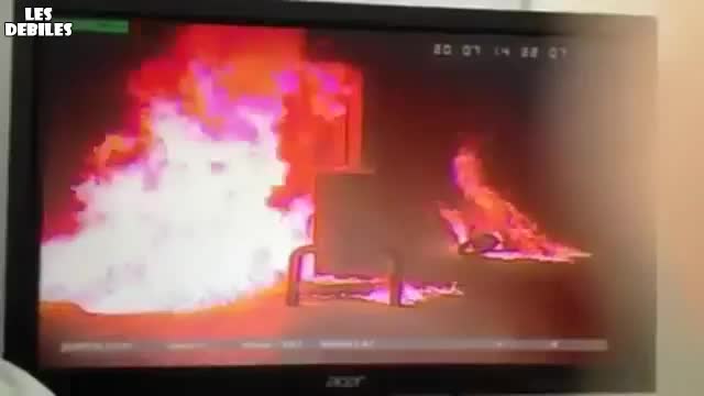 Ето какво става когато стане пожар на бензиностанция!