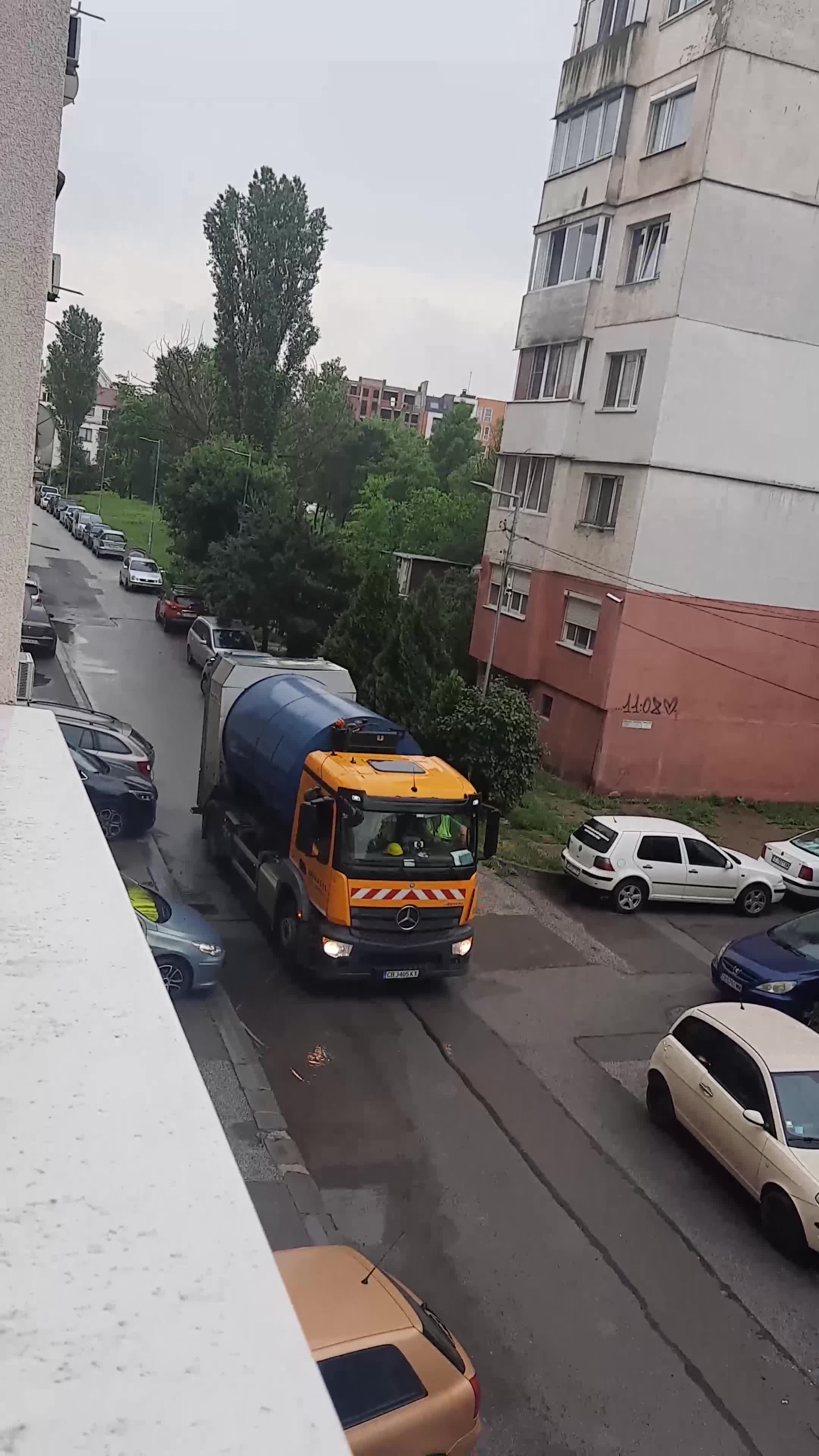 Опасен камион за сметосъбиране