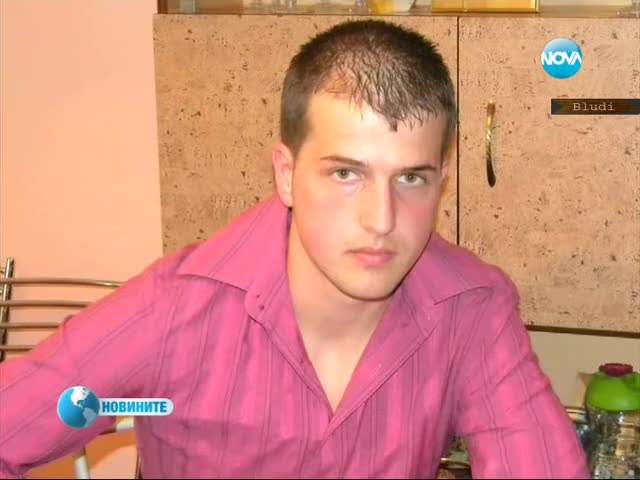 Майка на болно момче чака Бойко Борисов пред Министерския съвет