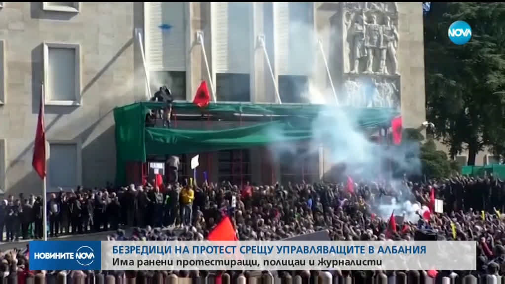 Ранени полицаи и цивилни при антиправителствен протест в Албания (СНИМКИ+ВИДЕО)