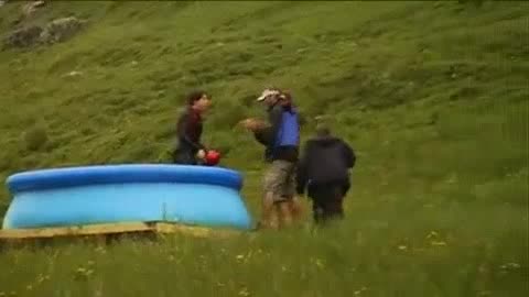 Спускане По Голяма Водна Пързалка!