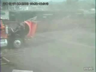 Много глупав шофьор на Тир
