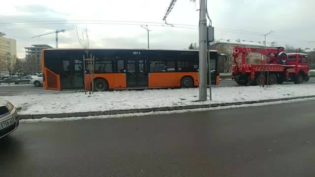 Автобус се запали на бул. "Цариградско шосе" в София