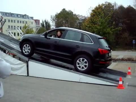 Веднага си пролича по - добрата машина ! Bmw или Audi това е въпросът ...