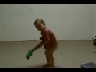Хлапе Дивее На System Of A Down - Chop Suey