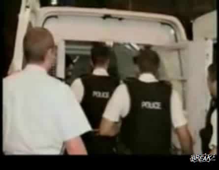 Тьпите Куки(полицаи) Задьржат Пиян Човек