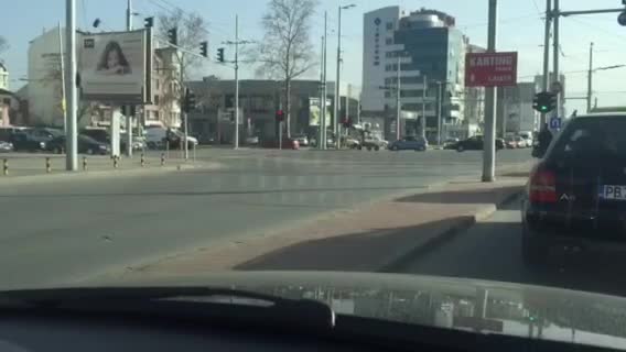 Кон с празна каруца препуска в центъра на Пловдив