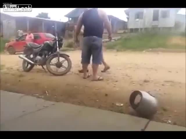 От тук идва фразата! На един шамар живо си!