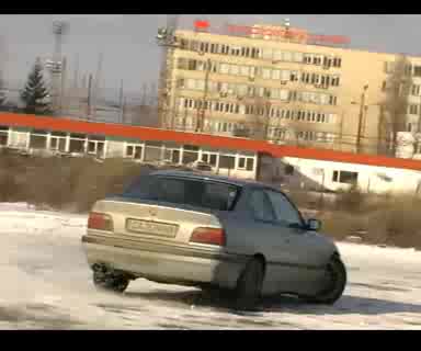 Bmw 316i Купе Дрифт На Сняг.avi