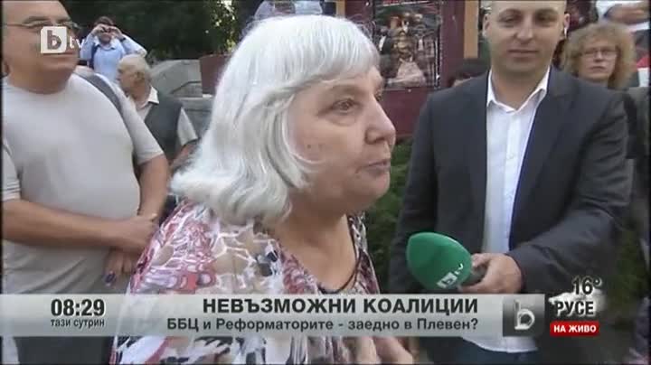 Възрастна плевенчанка "строява" кандидат-депутати