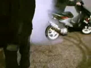 Yamaha Aerox - Burnout
