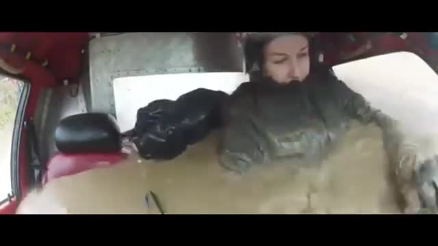 Смях ... Мацка се пробва с оуфроуд автомобил . Вижте развръзката !!!