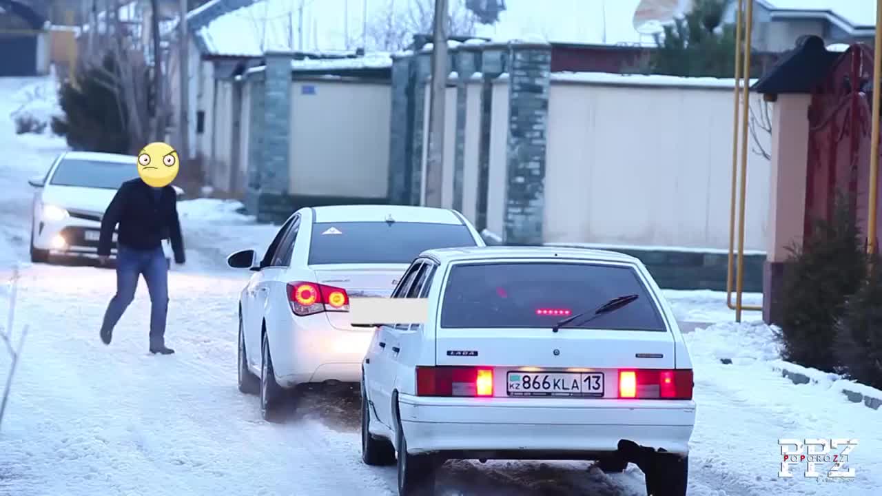 Невидимо въже на пътя - Щура шега