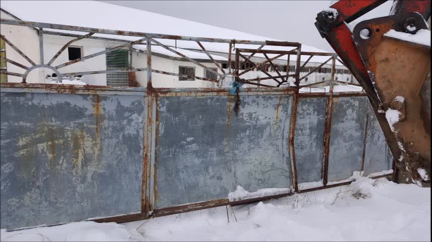 Как се отваря вратата на стопански двор в с. Соволяно