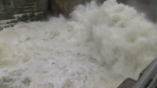Започна превантивно изпускане на води от язовир "Копринка"