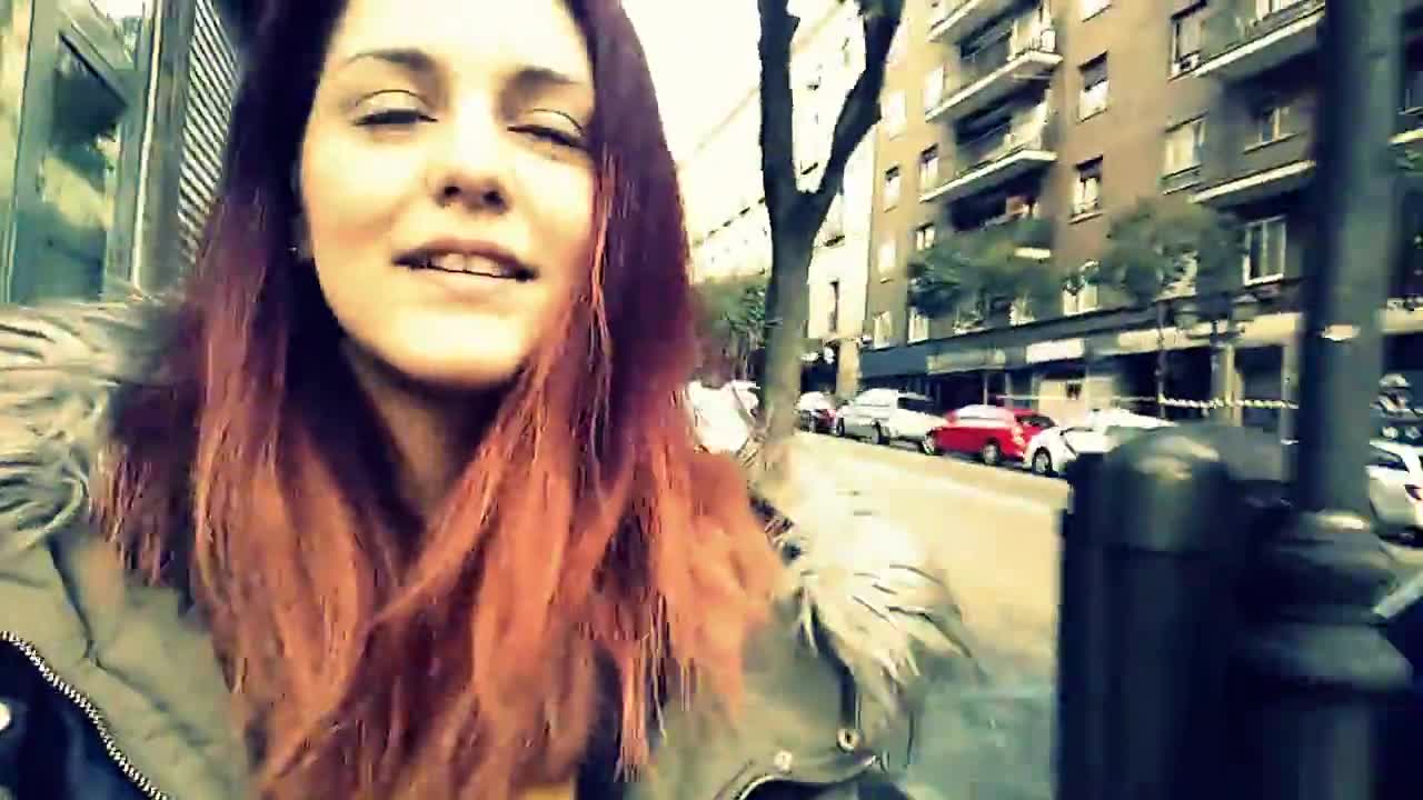 Дъщеря ми започва да качва клипчета в YouTube!
