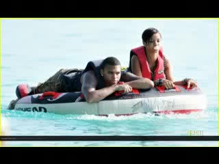 Rihanna And Chris Brown На Плажа В Барбадос