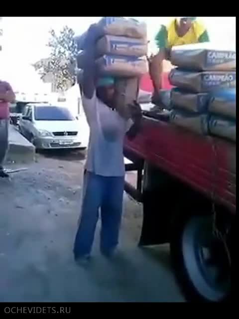 Вижте какво прави този бразилски товарач!