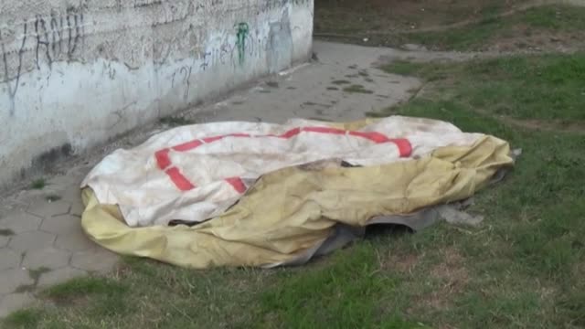 Пет часа мъж заплашва, че ще скочи от прозорец в Благоевград