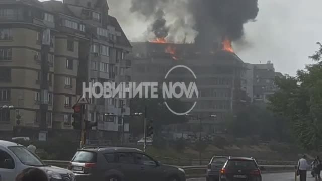 Голям пожар в новострояща се сграда в София
