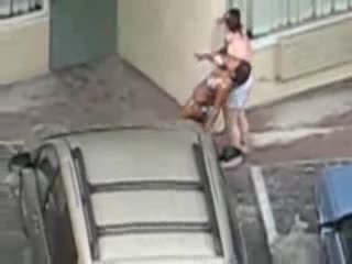 Брутално пияни момичета Повръщат и прават мизерий!!!