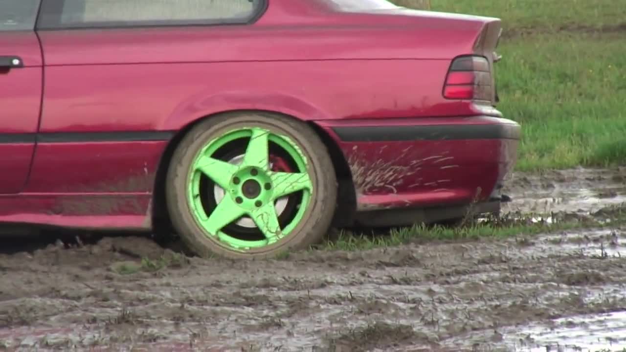 Участници в BMW събора закъсват, Subaru идва на помощ!