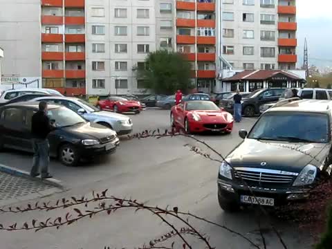 Двете Ферарита Паркират Пред Марсилия! 