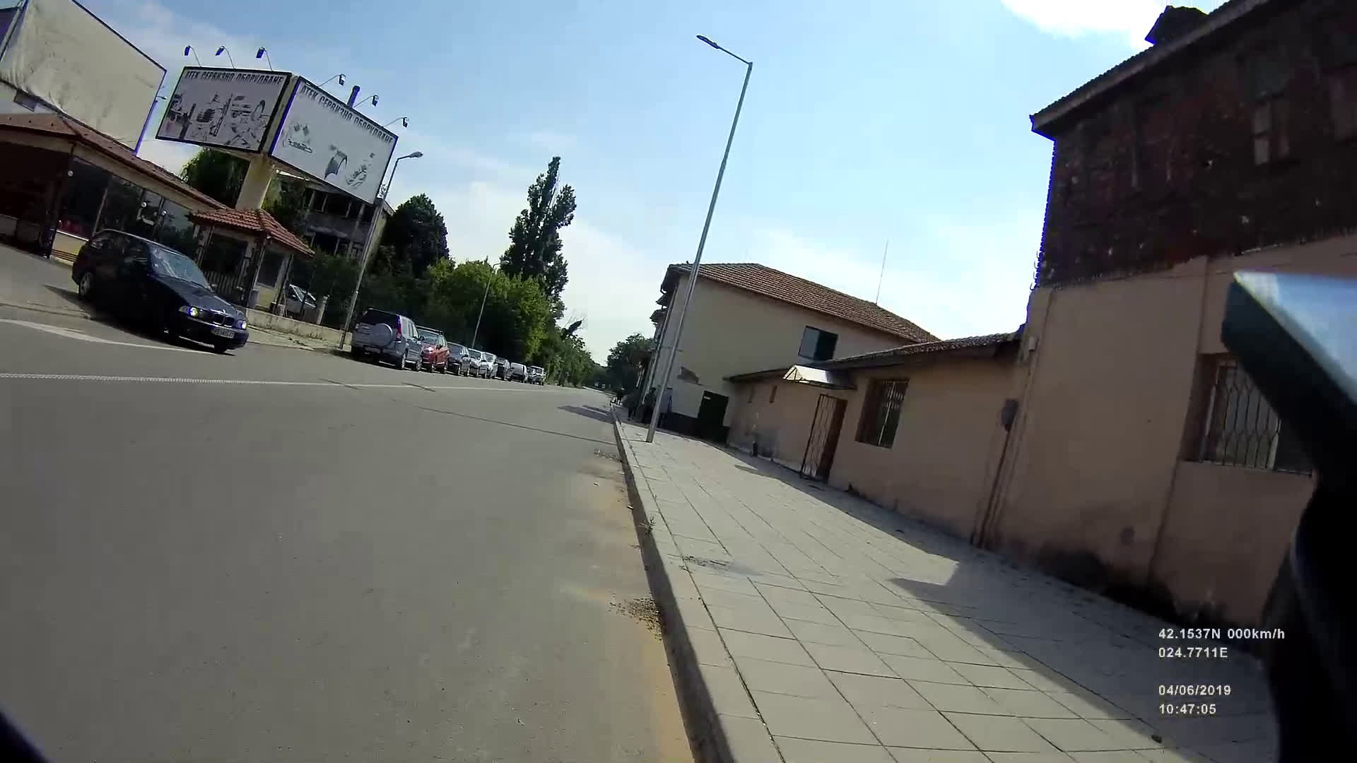 Тротоарът - моят "паркинг"