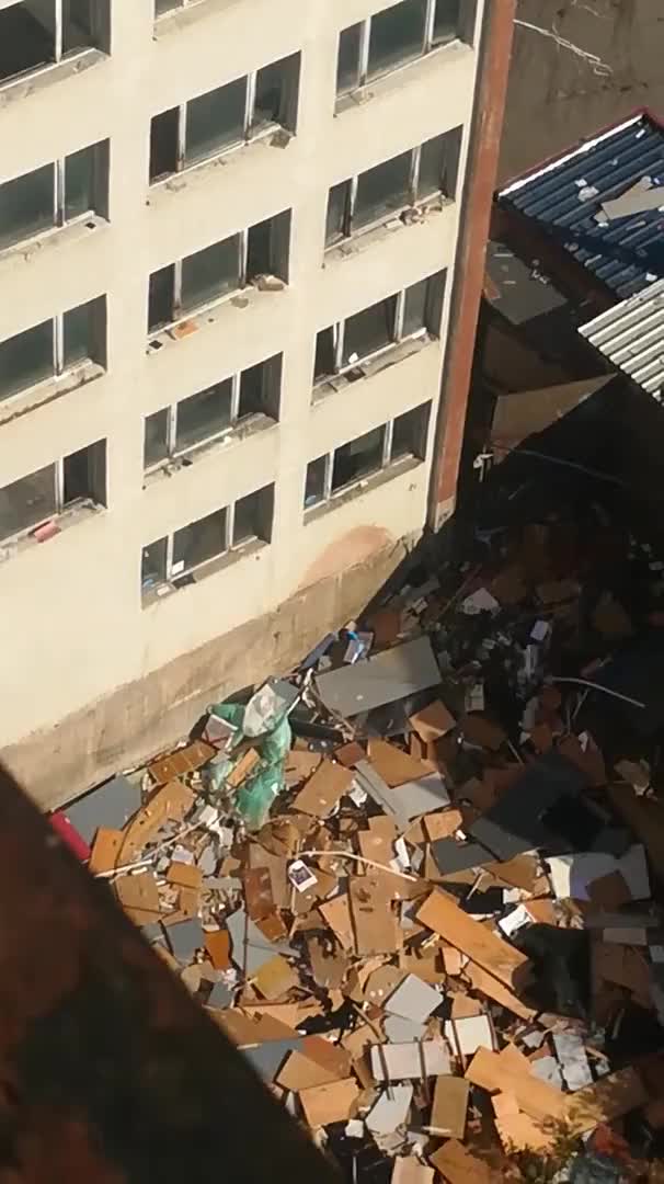 Как се почиства сграда в София