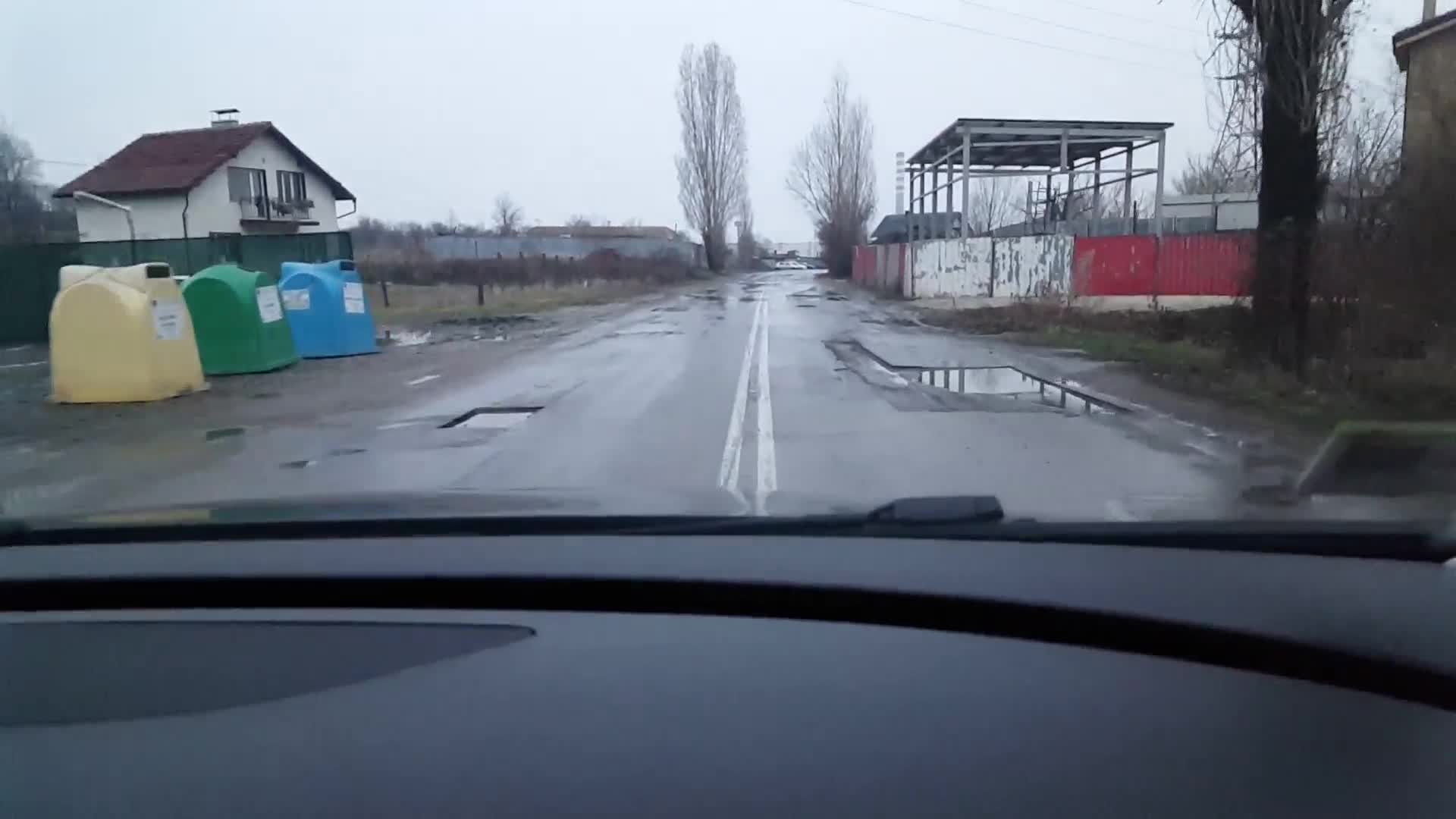 Дупки по пътищата, а къде е Столична община?