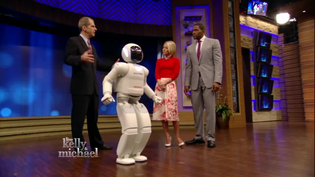 Роботът Asimo на живо в тв шоу