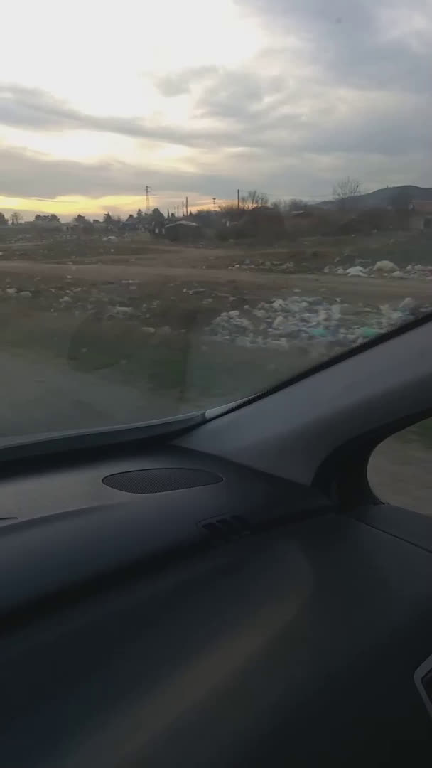 Замърсен път до град Мъглиж