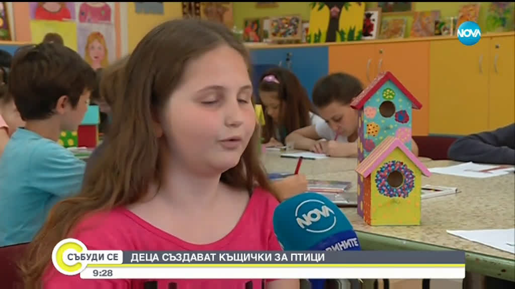 Деца създават къщички за птици