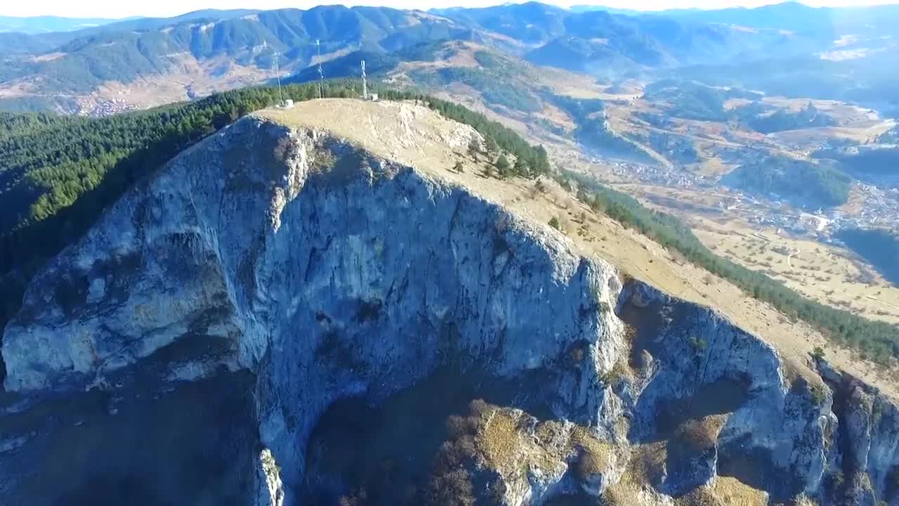 Птичи поглед над "Орлово око" до село Ягодина, заснет с дрон