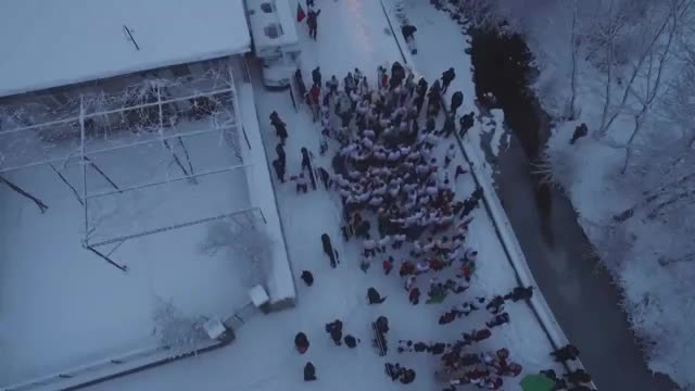 КАДРИ ОТ ВЪЗДУХА: На влизане в ледените води на Тунджа